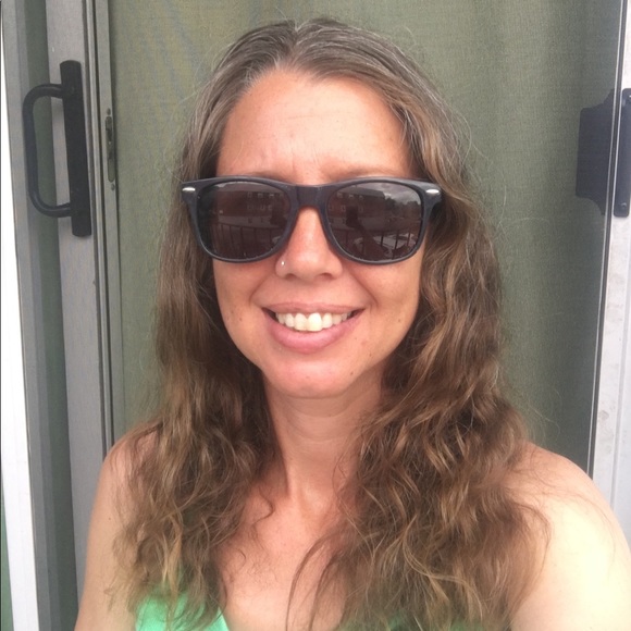 Meet your Posher, Angela Rose - Picture 2 of 2